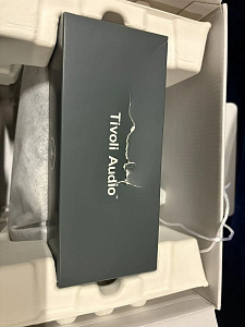 Радиоприемник Tivoli Model One BT Цвет: Черный/Черный/Серебро [Black/Black/Silver]