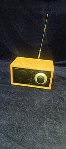 Радиоприемник Tivoli Model One BT Цвет: Дуб/Черный [Oak/Black]