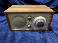 Радиоприемник Tivoli Model One BT Цвет: Бежевый/Орех [Classic Walnut]