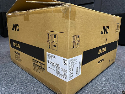 Кинотеатральный 4K-проектор JVC DLA-NZ700B c лазерным источником света