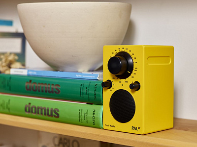 Портативный радиоприемник Tivoli PAL BT Цвет: Желтый [Yellow]