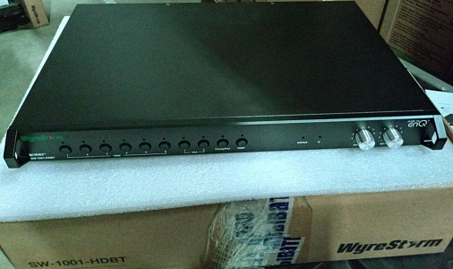 Презентационный переключатель-масштабатор 10 в 1 WyreStorm SW-1001-HDBT