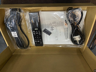 Кинотеатральный 4K-проектор JVC DLA-NZ700B c лазерным источником света