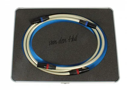 Кабель межблочный аналоговый XLR Van den Hul The Platinum Hybrid Mk II Balanced. Длина 1,5 метра